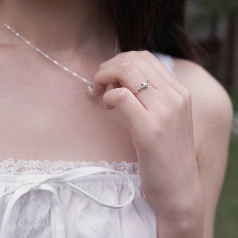 ANOTHER CELL Serene Floret Ring