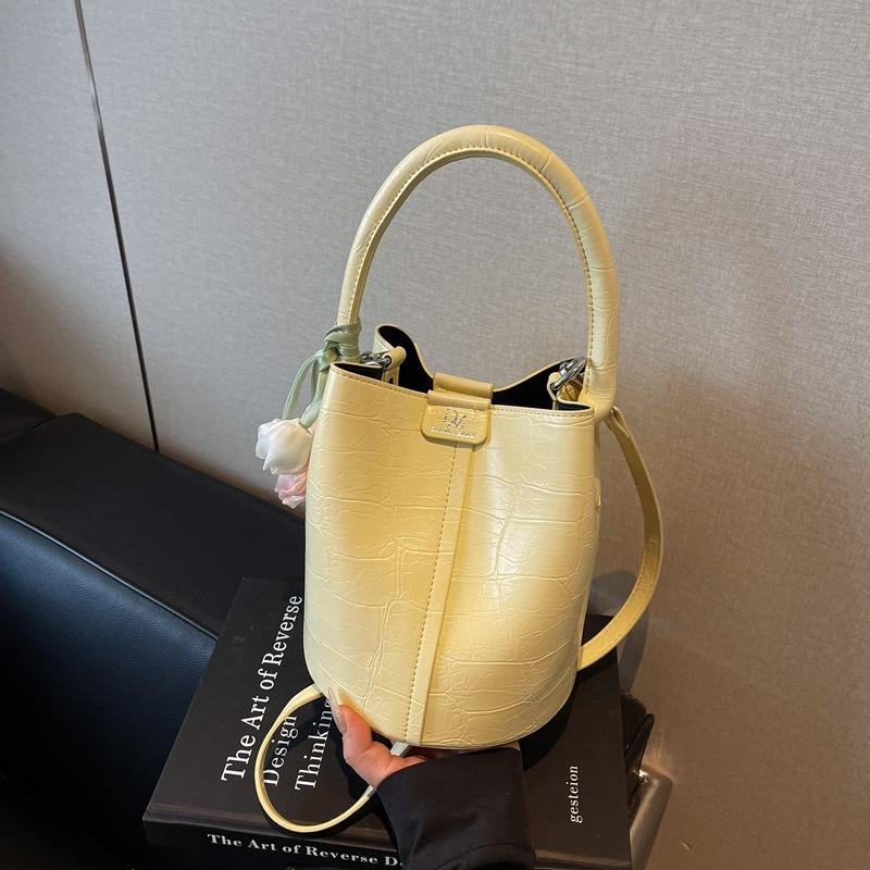 Bags Women's New Casual Commuter Handbags Fashion Versatile Shoulder Messenger Bags Niche Bucket Bags