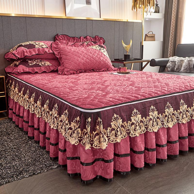 Thickened quilted bed skirt and fitted sheet two-in-one new style removable and washable winter velvet bedspread non-slip mattress protector
