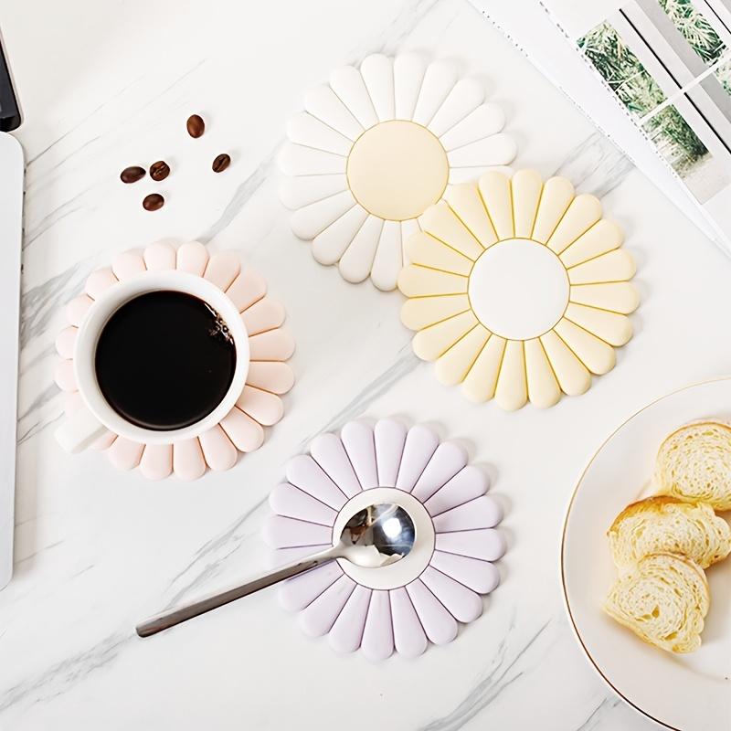 Silicone Daisy Trivet Mat, Large Heat-resistant Pot & Cup Coaster, High-grade Texture for Table Protection.