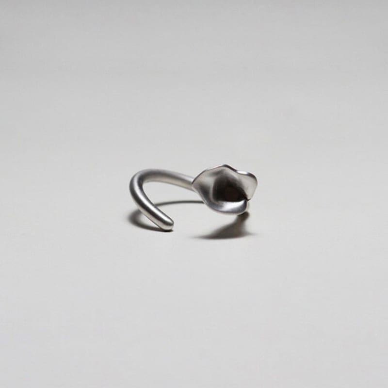 M.atur Ripple of Calla Ring 01