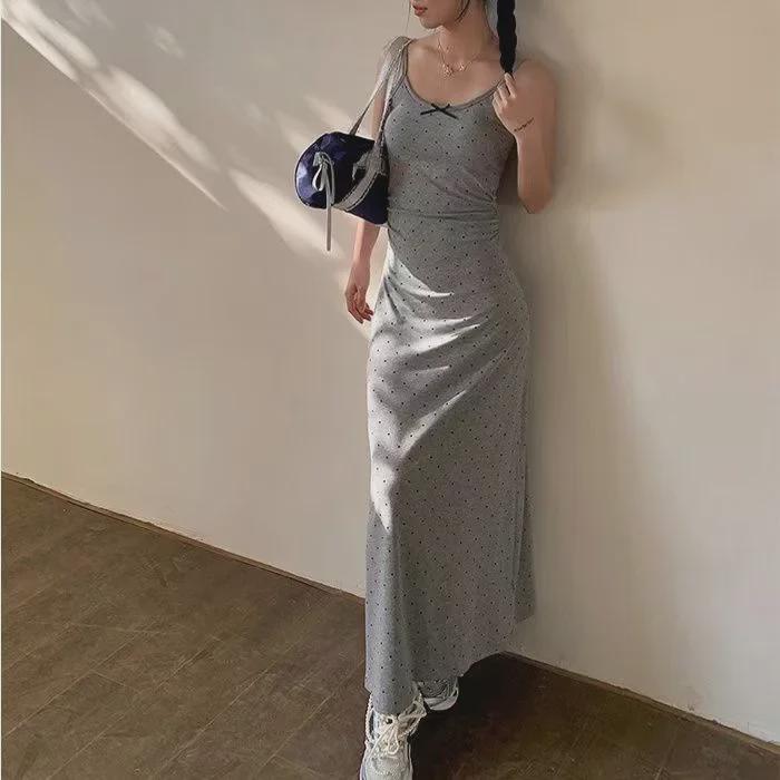 Retro Graues Gepunktetes Spaghettiträger Taillenbetontes Kurzes Kleid
