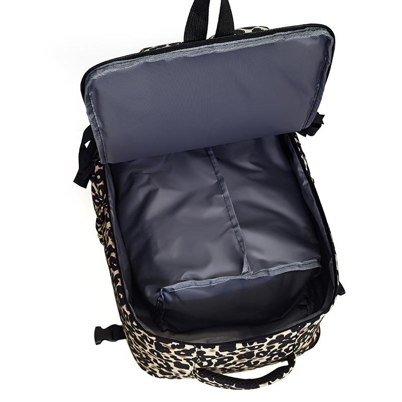 Rucksack mit Leopardenmuster, mehreren Taschen und verstellbaren Trägern