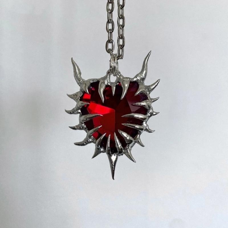 Unique Heart Pendant Necklace Simple Necklace Date Jewelry Alloy Texture Suitable for Music Festivals and Fashion Shows