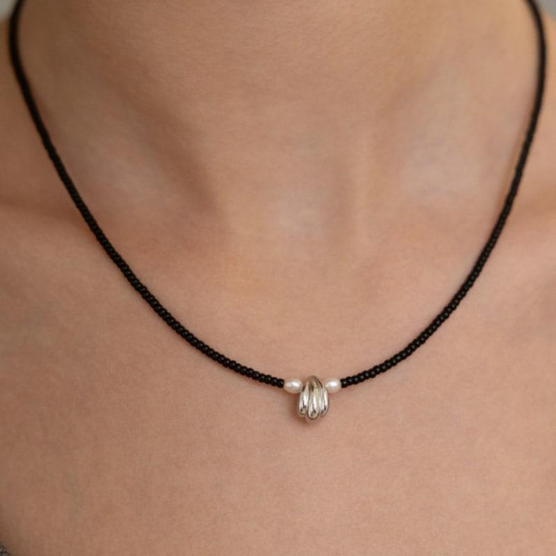 TATIANA Curved Shell Pendant Bead Necklace NZ2519