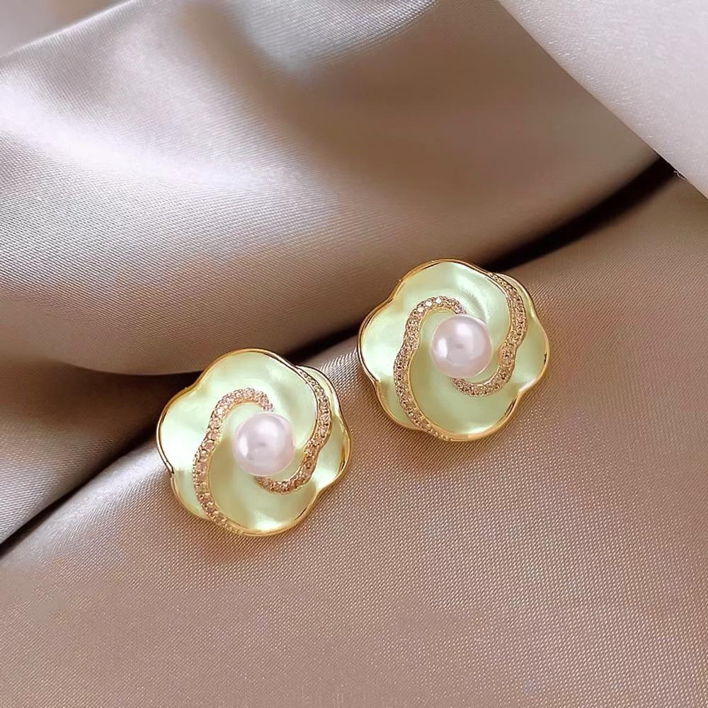 Light Luxury Exquisite Micro-inlaid Zircon Flower Earrings Elegant High-end Pearl Stud Earrings Niche Design Temperament Earrings