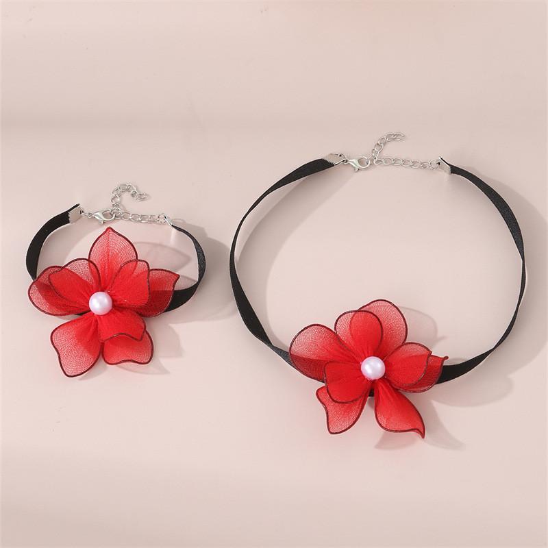 Collier Fleur en Forme de Cœur avec Matière en Maille et Chaîne Classique pour Style Féminin