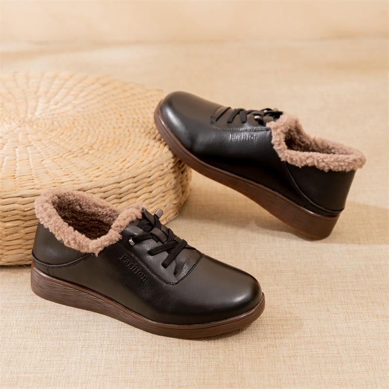 "2025 Winter Genuine Leather Non-Slip Fur-Lined Flat Shoes for Middle-Aged and Elderly"