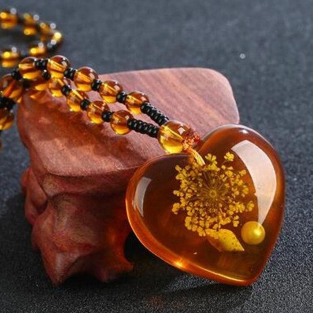 Geometryczny naszyjnik z zawieszką z dużych i małych kwadratów