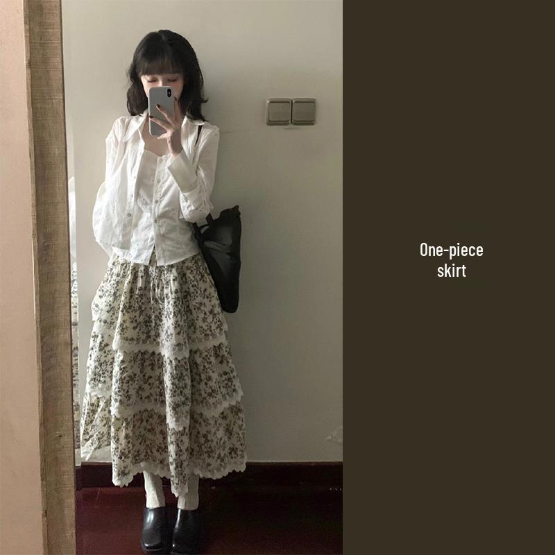 Vintage zweiteiliges Set mit floraler Stickerei: Französisches Lochmusterhemd & Midirock