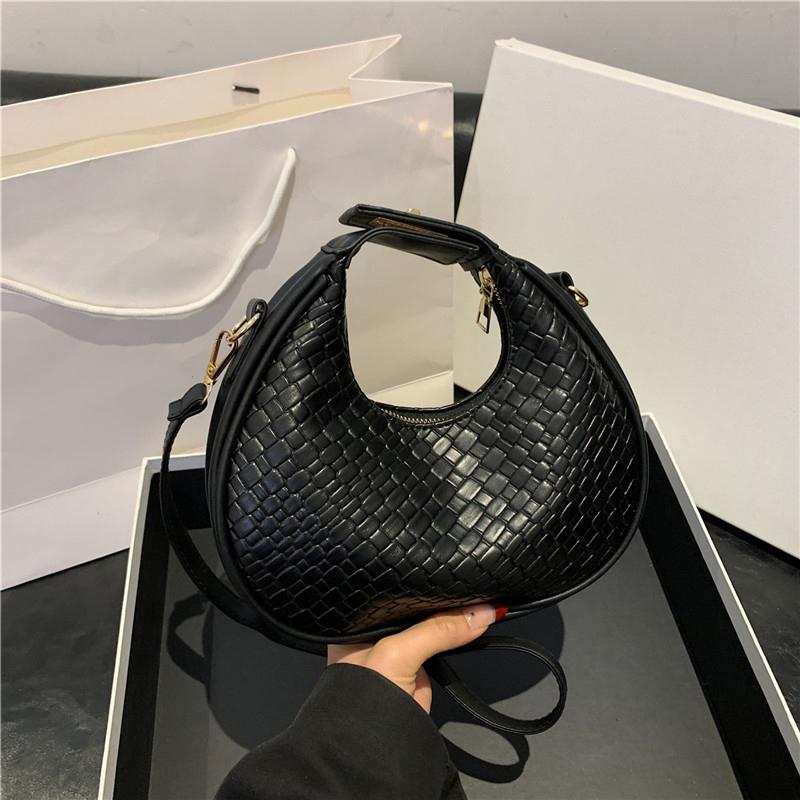 

Women s Premium PU Leather Shoulder Bag New Fashion Niche Design Crossbody Bag Simple Style Female Woven Hobo Bag ARI 14x5x20cm