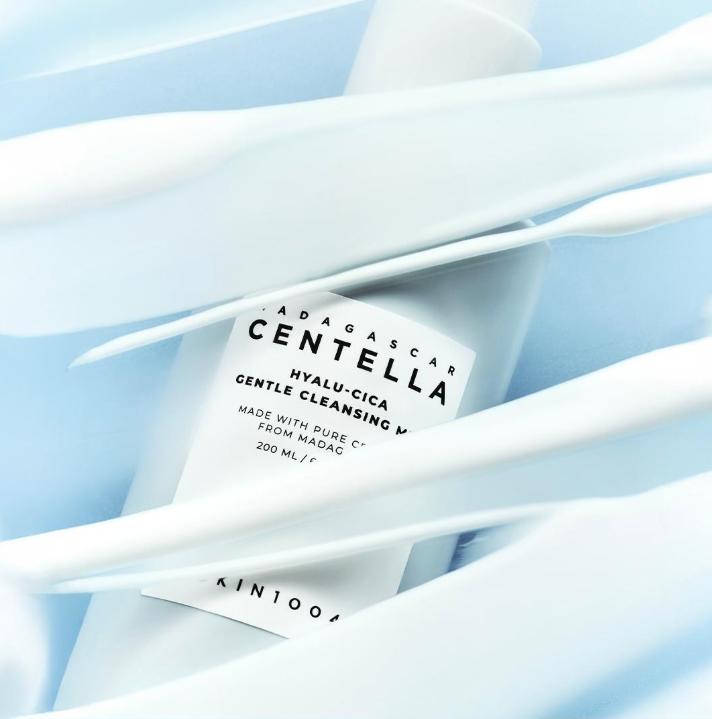 Skin1004 Madagascar Centella Hyalu-Cica Gentle Cleansing Milk 200ml