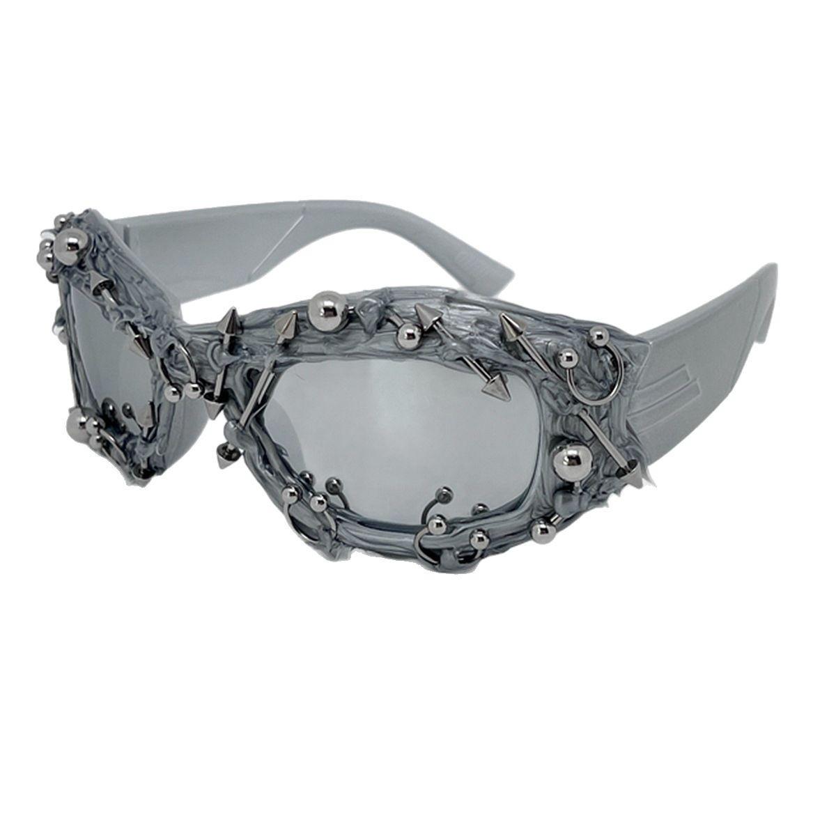 

Hip Hop Metal Studded Punk Sunglasses Dark Aesthetic Unisex Gothic Style Glasses for Concerts Parties and Street Fashion 2026 золотой