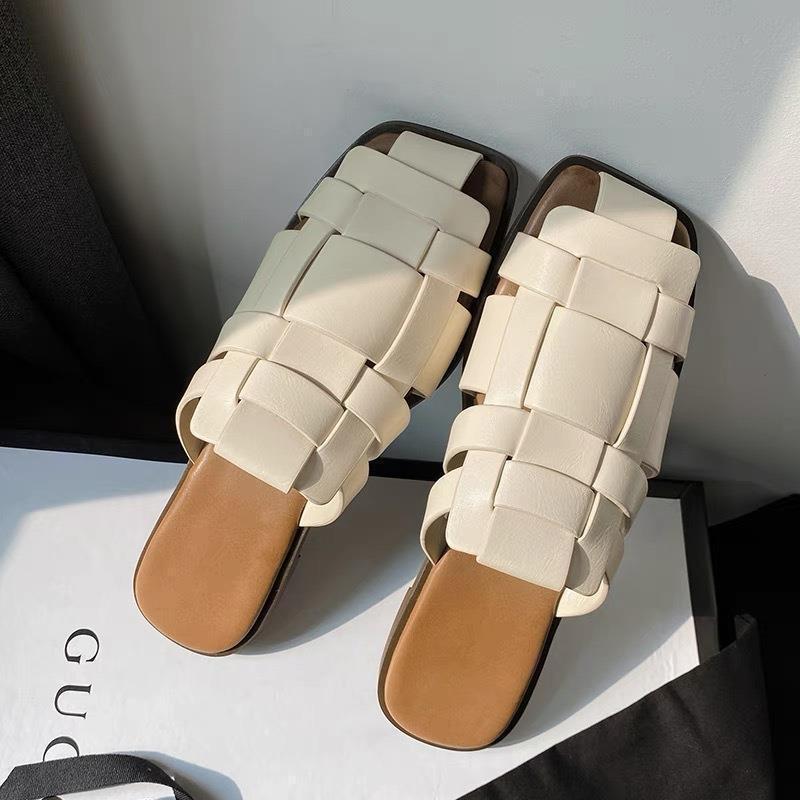 A little comfortable to wear in the summer of 2025, beach flat bottom versatile bag head woven lazy Muller cool slippers women's shoes