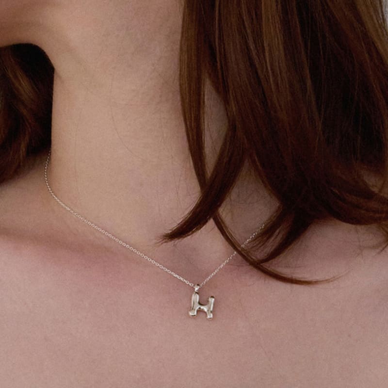

PAIGEFLYNN JEWELRY [925 Silver] Bubble Letter Initial Necklace Silver_Y