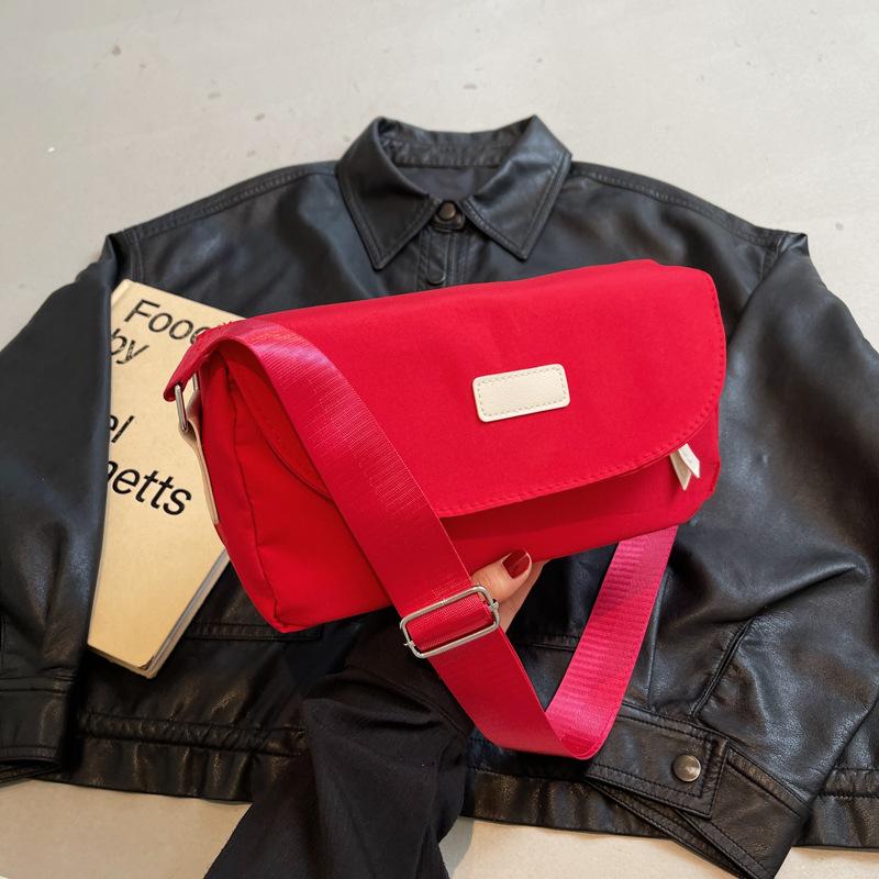 Einfache und modische Umhängetasche Sommer Neue Mode Lässige Umhängetasche Damen Trendiges Design Kleine quadratische Tasche Damen Tasche