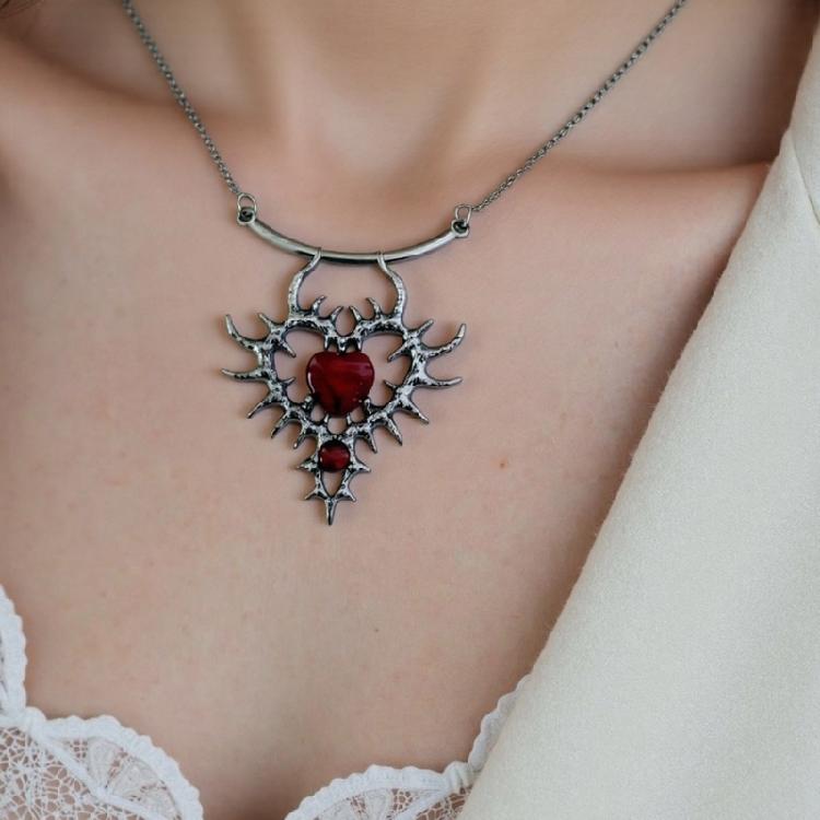 Trendsetting Rhinestones Encrusted Heart Necklace Fashion Accessory for Dates and Everyday Daily Use Casual Wear