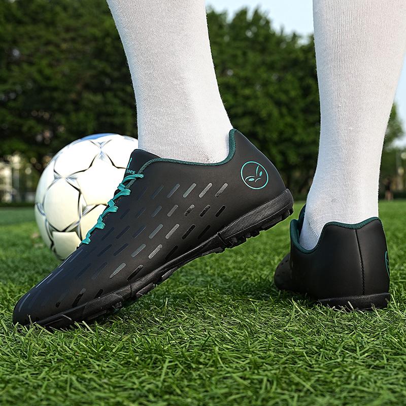Children's Football Boots Leather Short Nail Professional Training Young Outdoor Men's Football Shoes