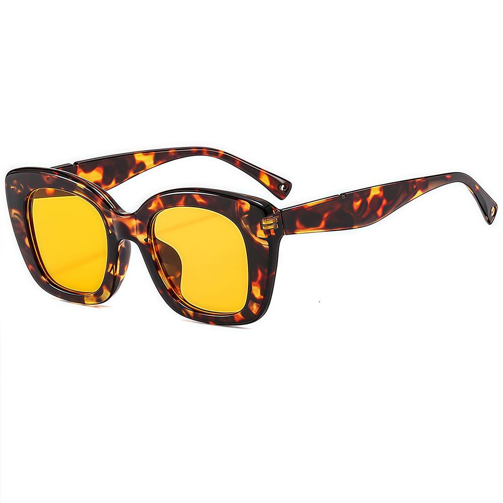 

Latest Luxury Retro Square Leopard Pattern Thick Frame Female Sunglasses Design Simple Yellow Lenses Male Eyewear UV Protection 400 as picture