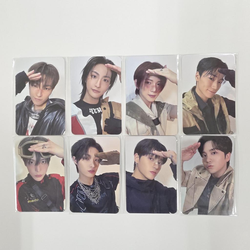 ANITEEZN em Cartão Fotográfico de Evento da Loja Pop-Up TREASURE