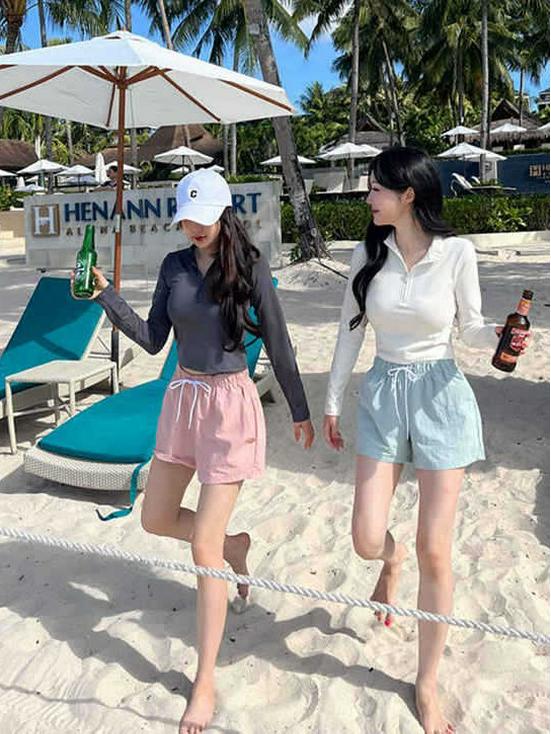 Women's Korean Style Slimming 3-Piece Swimsuit Set: Long Sleeve, Shorts, Sunscreen.