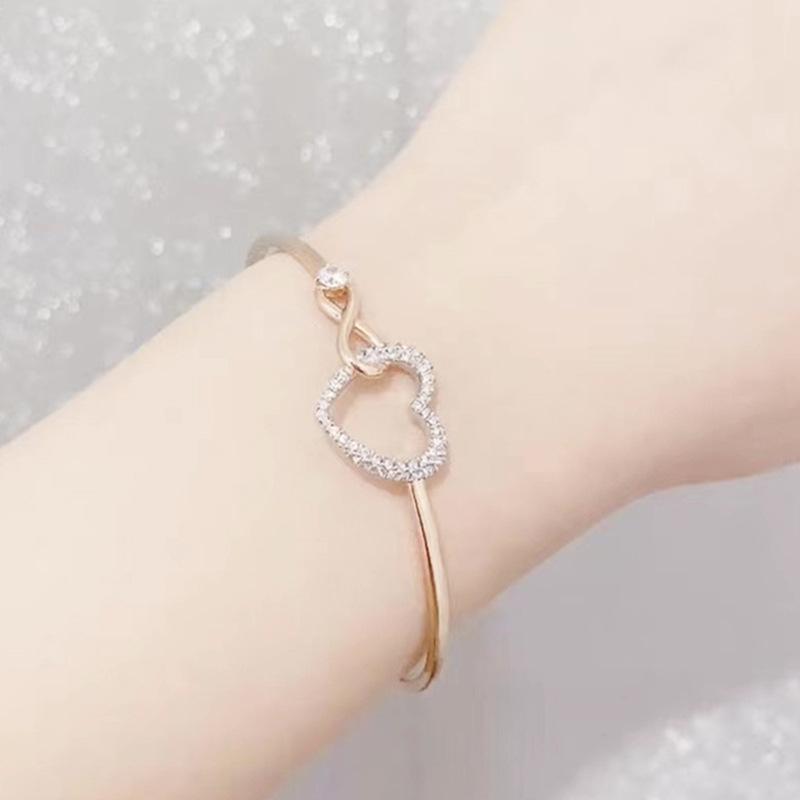 Ladies Gold Bracelet With Love Style Fashionable High Quality Shining Beautiful