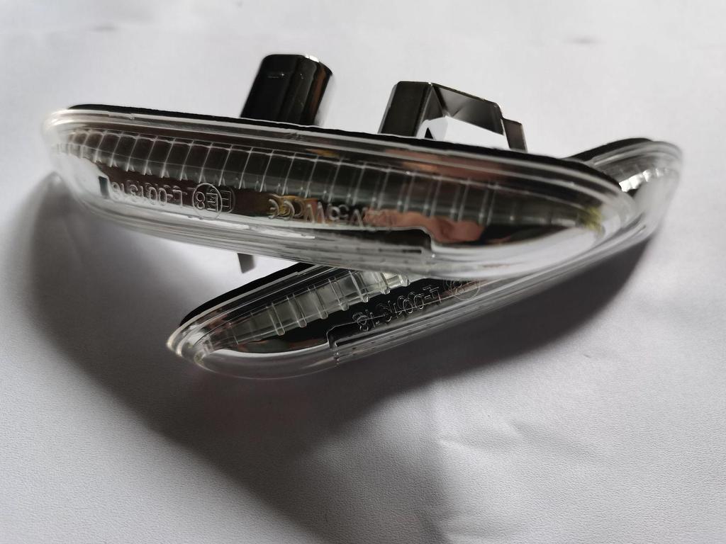 BMW Side Marker Light - White Shell Dynamic Sequential Fender Turn Signal for E60 X1 X3 E90