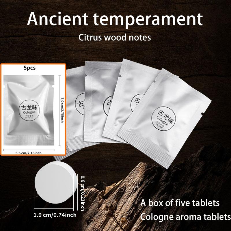 1PC new car magnetic outlet aromatherapy cartoon outlet clip aromatherapy creative car gift (two tasteless PE pieces and two 5ml