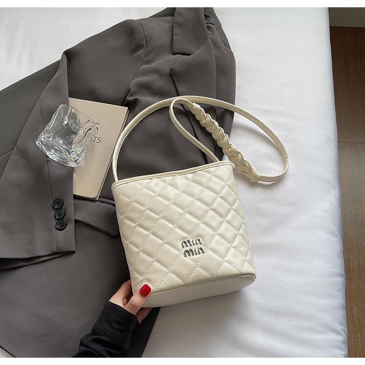 

2025 summer new niche design shoulder bag women s versatile casual underarm bag diamond messenger bucket bag