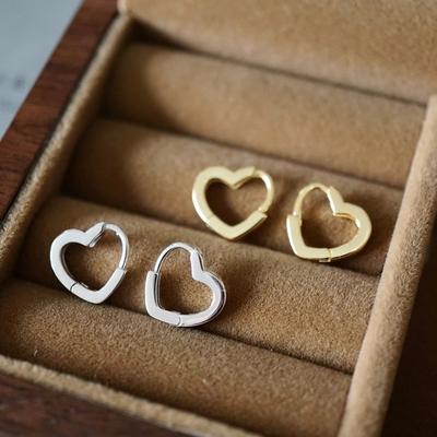 1 Pair of Heart-shaped Earrings, Light Luxury and Fashionable Heart-shaped Earrings