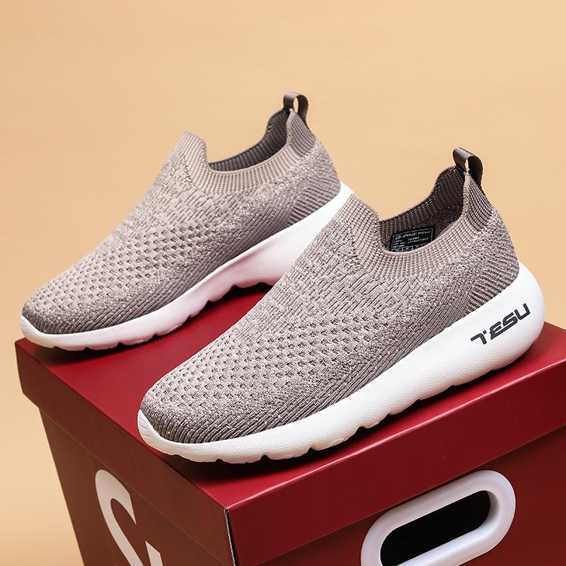

2025New Comfort Breathable Summer Sports Mesh Slip-on Flying Woven Lightweight Couple Models More than Casual Walking Shoes 35 коричневый