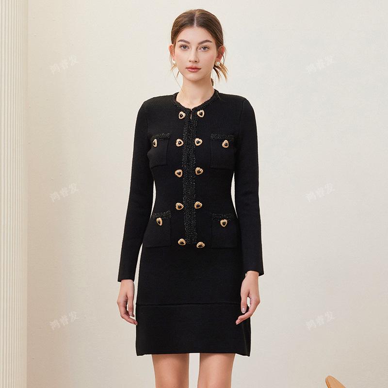 Elegant French High-End Mid-Length Knitted Dress with Heart Buckle for Early Spring