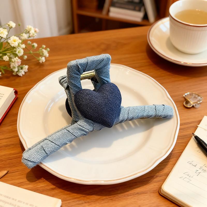 

1pc Denim Fabric Heart Shark Clip with 3D Heart Design Retro Sweet Style Daily Updo Sweet and Cute Hair Accessories Back Head
