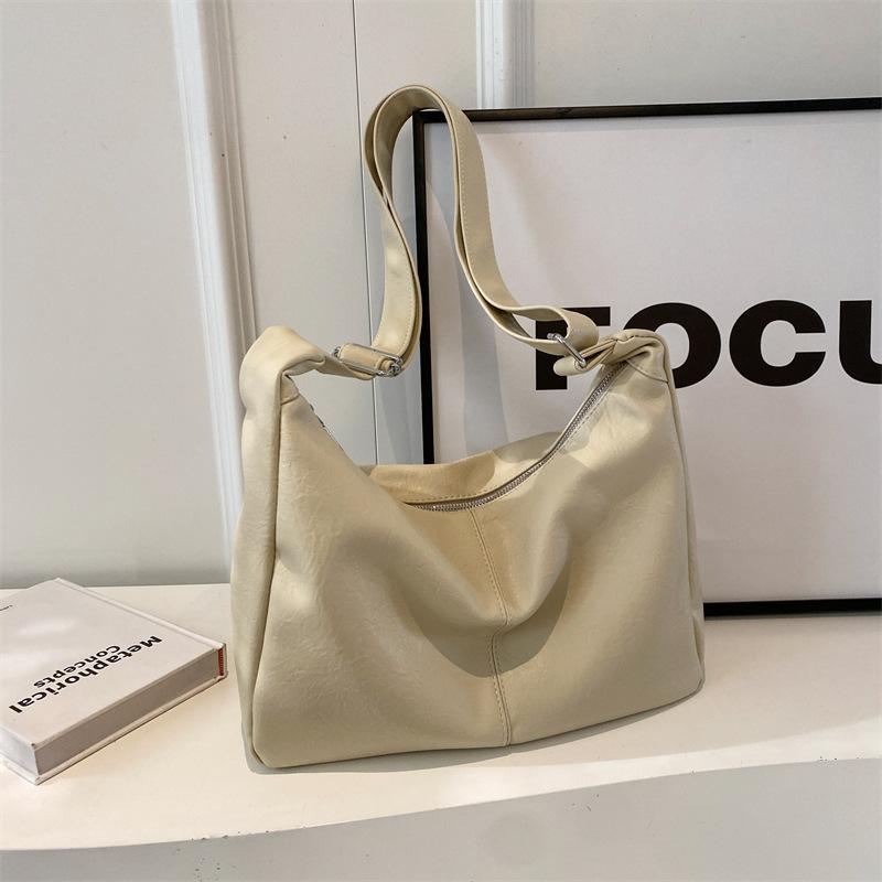 Large capacity bag women's 2025 new high-end Maillard commuter shoulder bag autumn and winter popular messenger tote bag