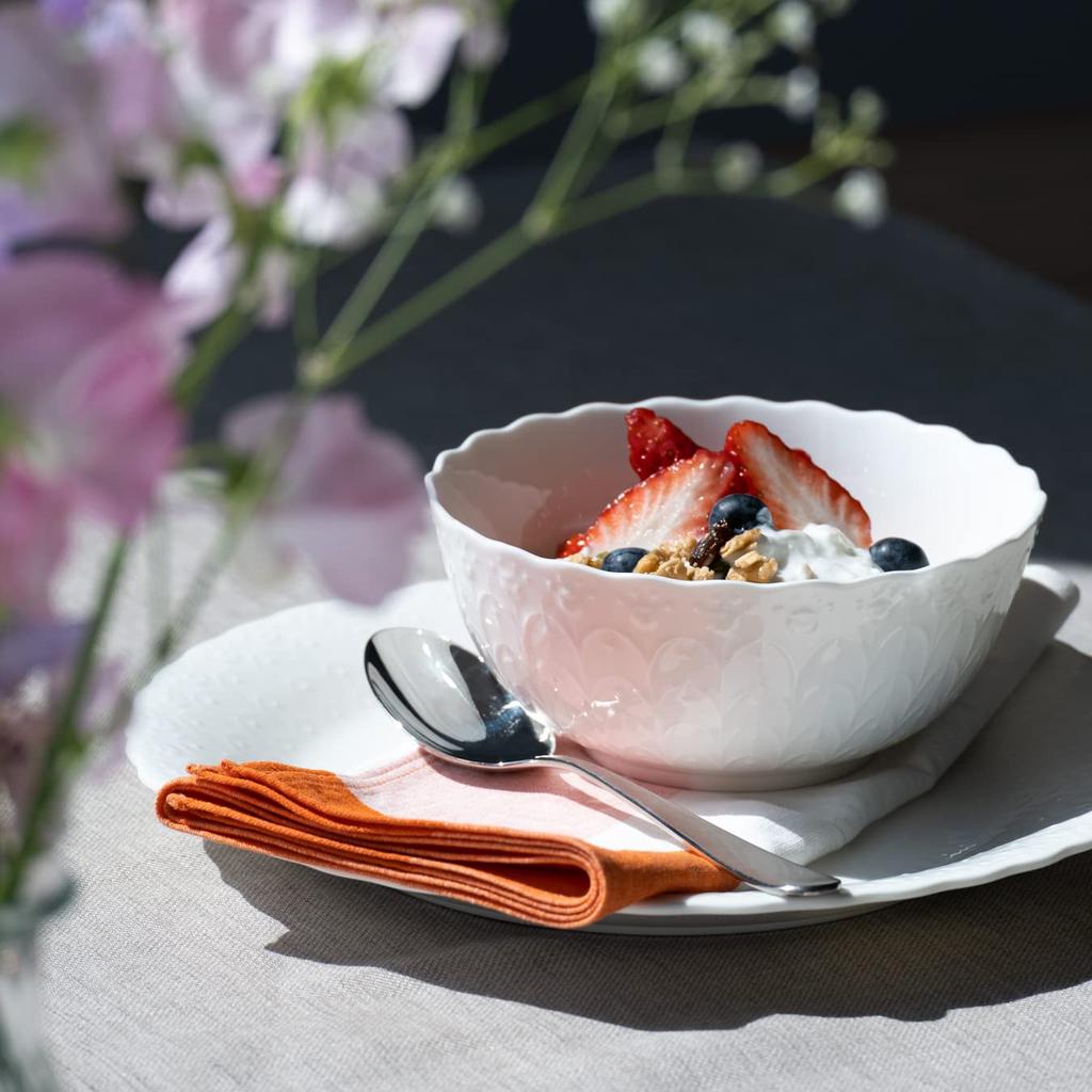 NARUMI Silky White Dinnerware Cute Relief Set for Gift Set, Design, 5-Piece One, Boxed, 9968-23381