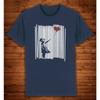 Banksy Ragazza con Palloncino Strappata Street Art T-shirt Design Unico Street Wear Arte Grafica Urbana Top Stile Semplice