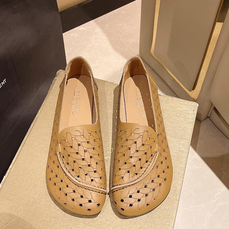 Casual Single Shoes Women's 2025 Spring and Autumn New Korean Version Flat Bottom Flat Head Comfortable Hollow Low Heel Single Shoes Women Ins Tide