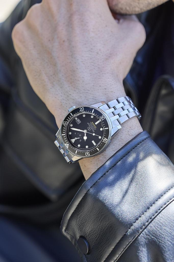 ORIENT STAR Automatic Watch M42 Diver 1964 Mechanical Japanese Made with Domestic Warranty 200m Scuba Diving Water Resistant Titanium Black [ORIENT