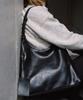 Ovhee Flume Hobo Bag_Black
