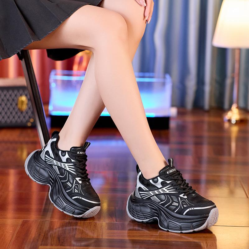 

35-40 Dad Shoes Women s 2025 Spring and Autumn New Versatile Breathable Leather Casual Sneakers Thick Soles Increase 42