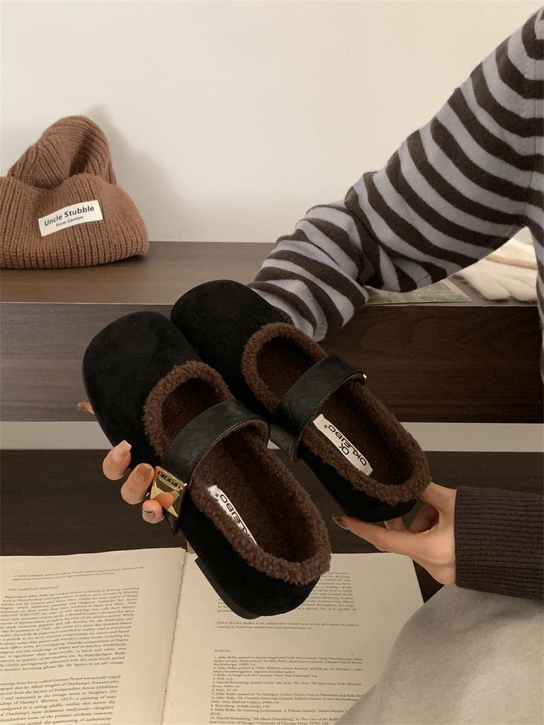 Niche Retro Brown Suede Flat-bottomed Plush Shoes Women's Winter New Split-toed Pig's Trotters Fashionable Mary Jane Shoes