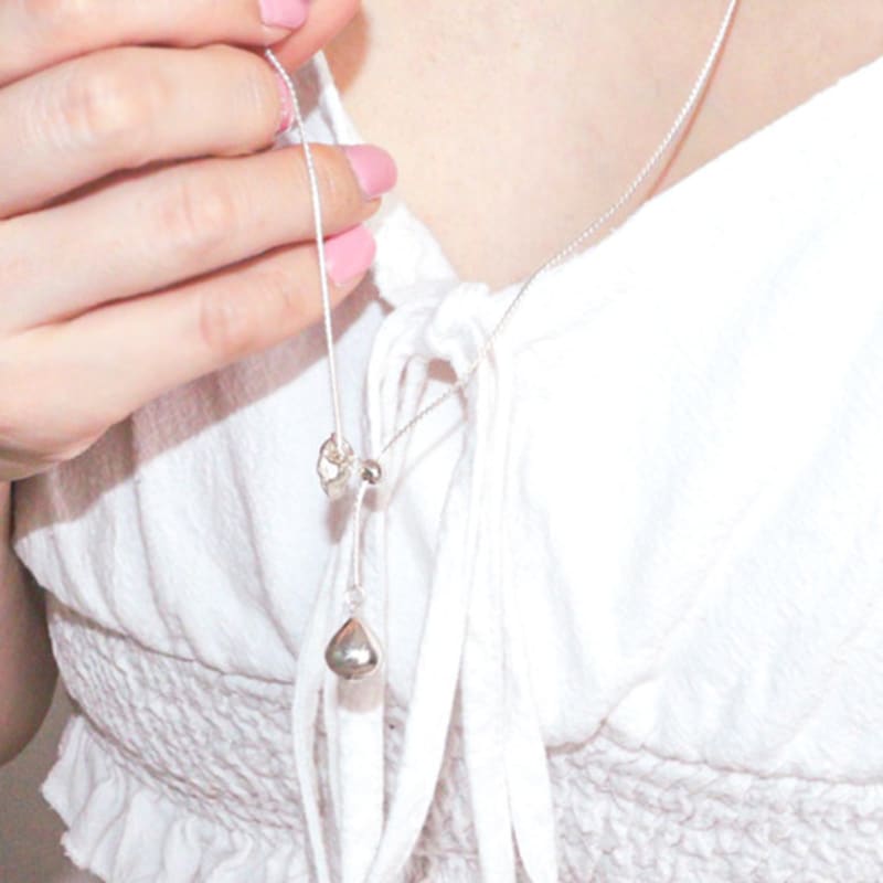 LOASI lovely rose. rose long drop necklace