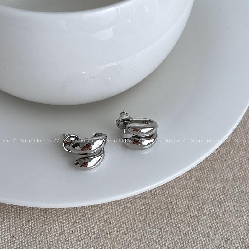 

Металлические серьги нишевого дизайна класса люкс 2023 года: Уникальный, универсальный и стильный