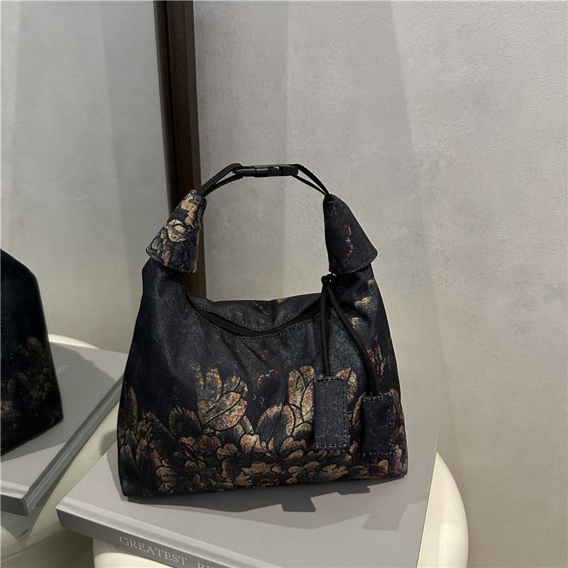 Premium temperament handbag versatile women's trend lightweight casual shoulder messenger bag