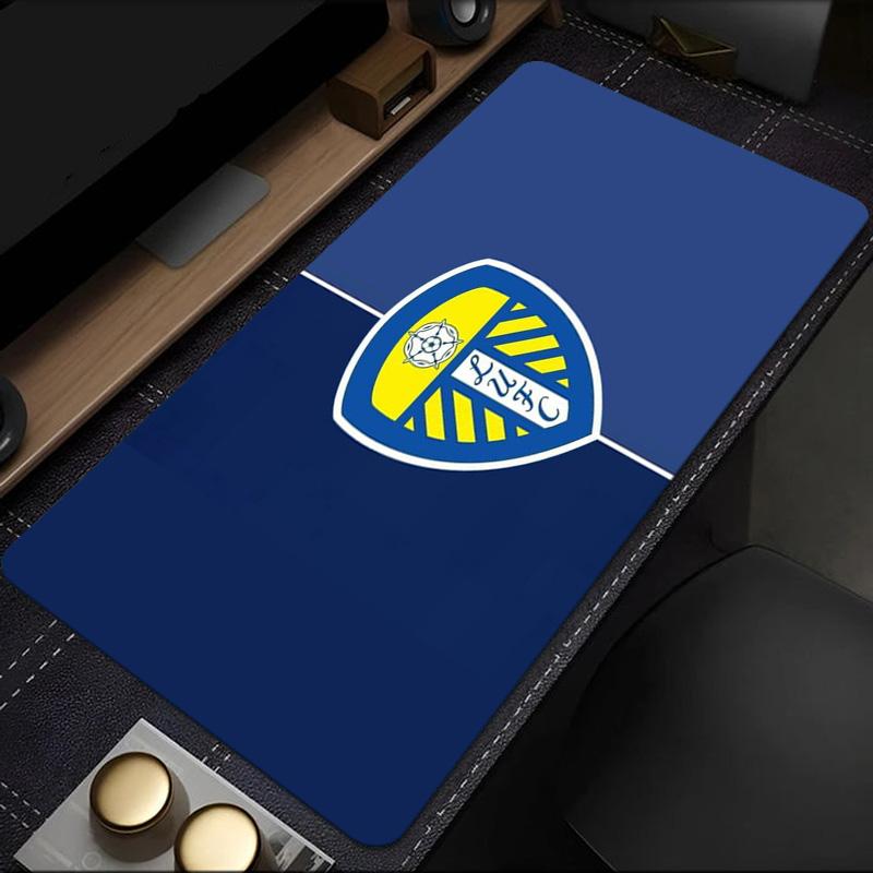 Tappetino per mouse con design dello stemma del Leeds United, base in gomma, tappetino da scrivania per esports, tappetino per mouse per giocatori e uso in ufficio, scrivania da gioco, tappetino facile da pulire