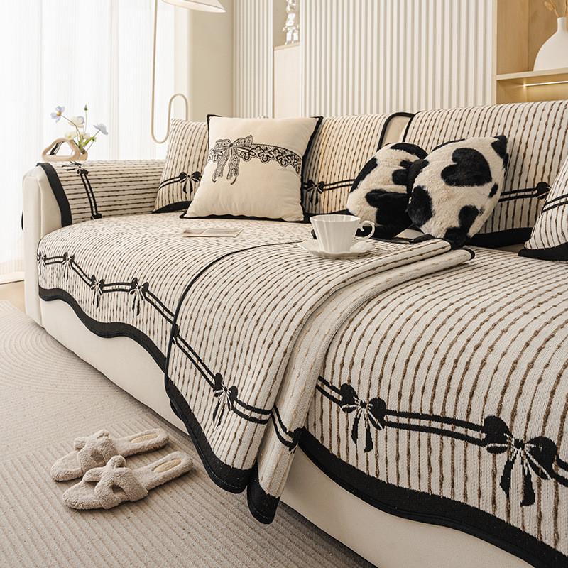 

Chenille Irregular Sofa Cover Modern Non-slip Dustproof Couch Cushion for Living Room Fashion Backrest Armrest Protect Towel 70x70cm-1pcs темно-коричневого кольору