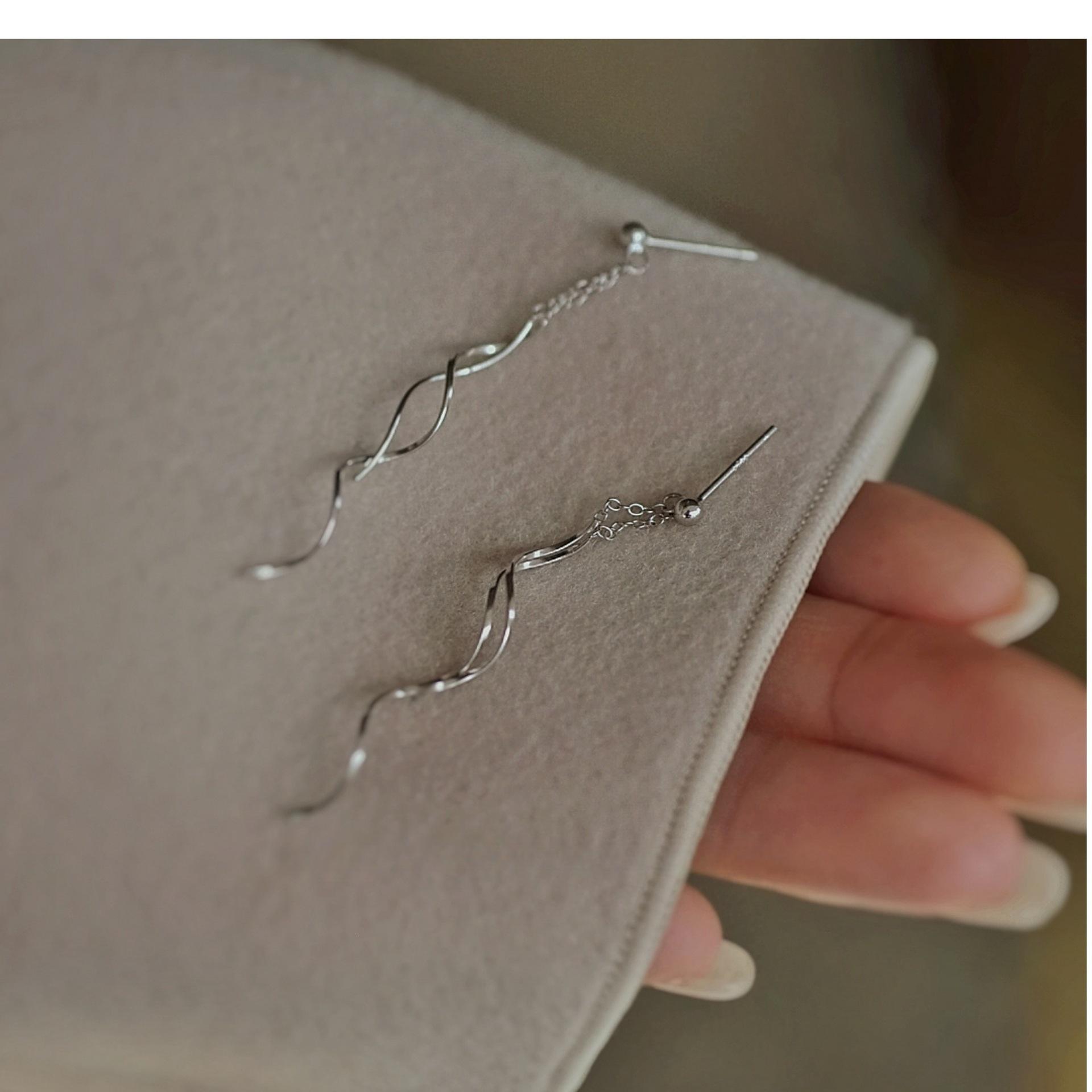 Floating Light Tassel S925 Sterling Silver Stud Earrings for Women - Elegant Wave Design and Graceful Movement 925 Silver