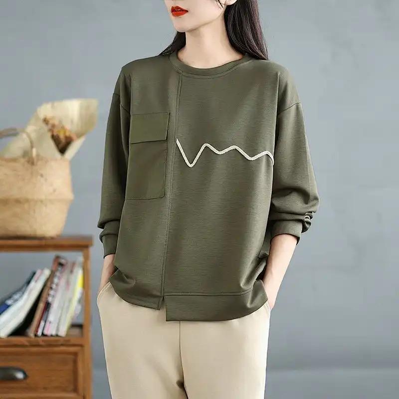 Women's Loose Fit Minimalist Line Round Neckt Crew Neck Long Sleeve Casual Top with Pocket