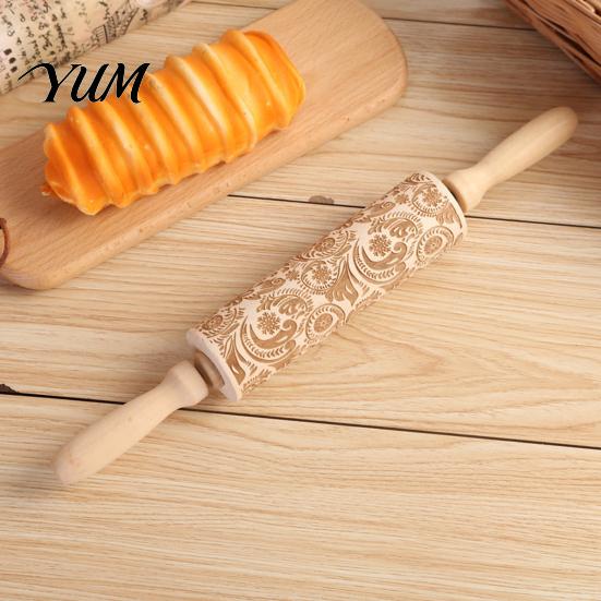 Wooden Dough Roller for Cookies Christmas Pattern Engraved Rolling Pin, Non-slip Handle Party Baking Supplies Roller, Decorative Kitchen Tool Embossed