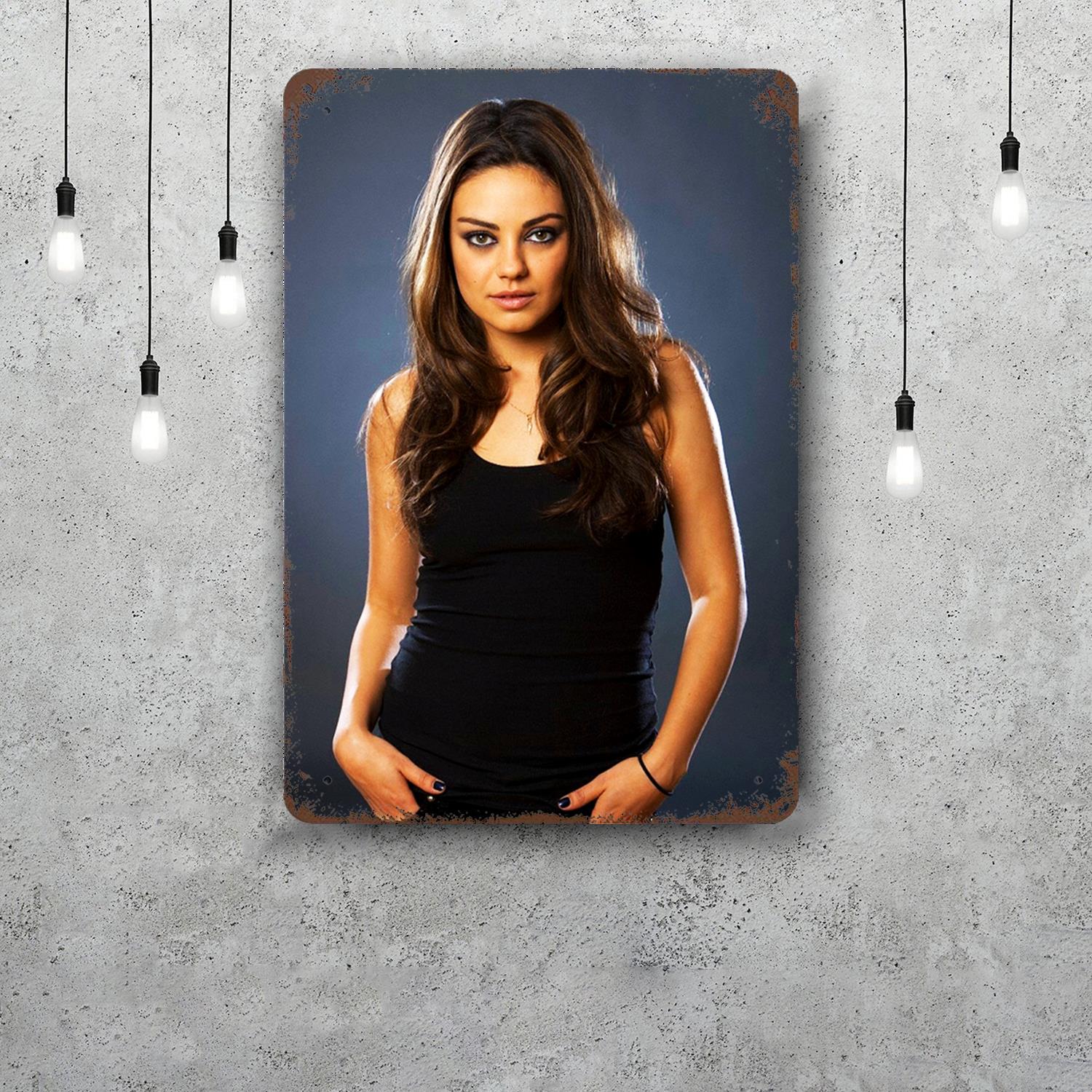 

Mila kunis Vintage Tin Sign Home Decor Wall Decor Art Wall Mural Room Decoration Decor Retro Metal Sign Plate Bar Posters 20x30cm（7.8x11.8inch）